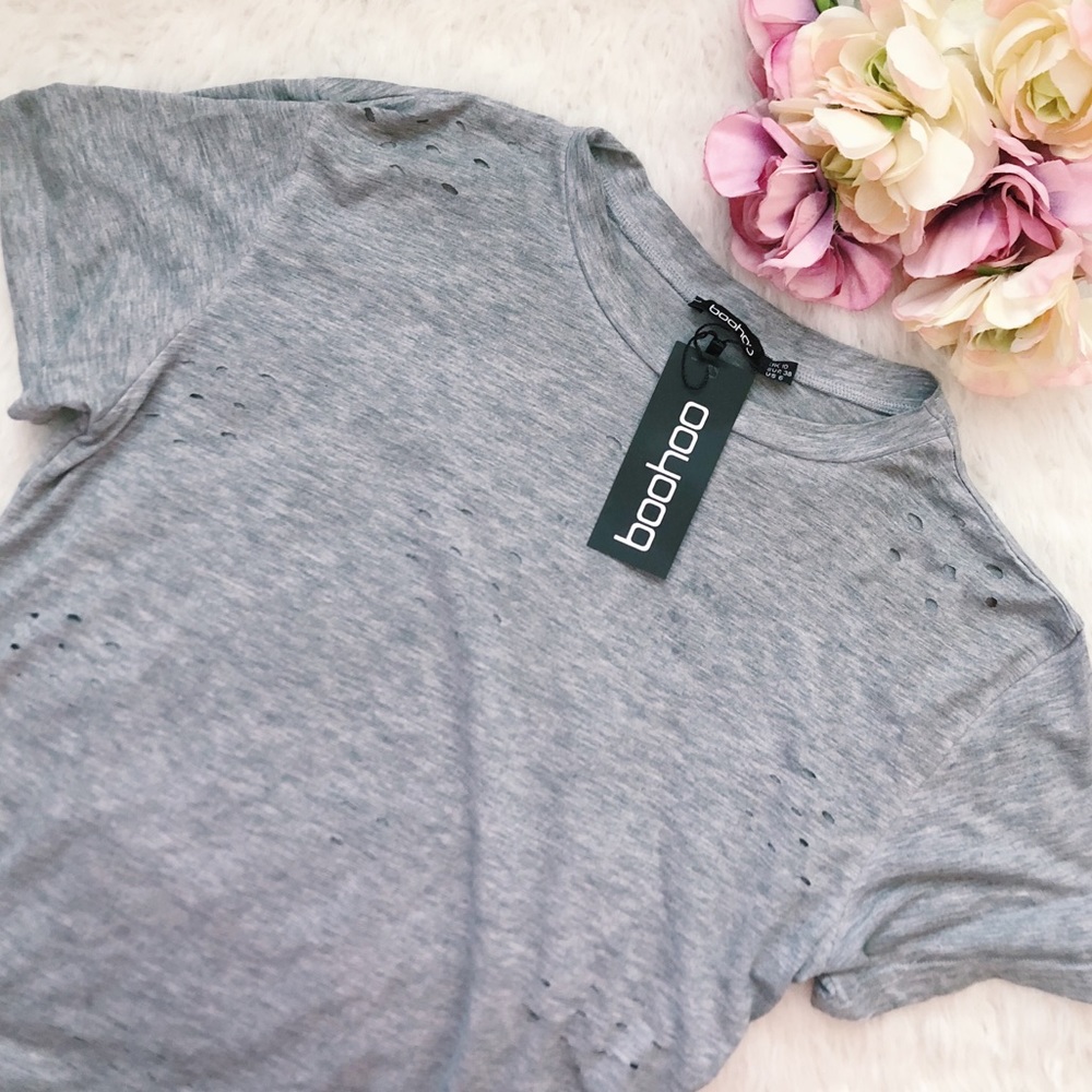 NWT 💗 Boohoo 💗 Distressed Grey Tee SZ 6